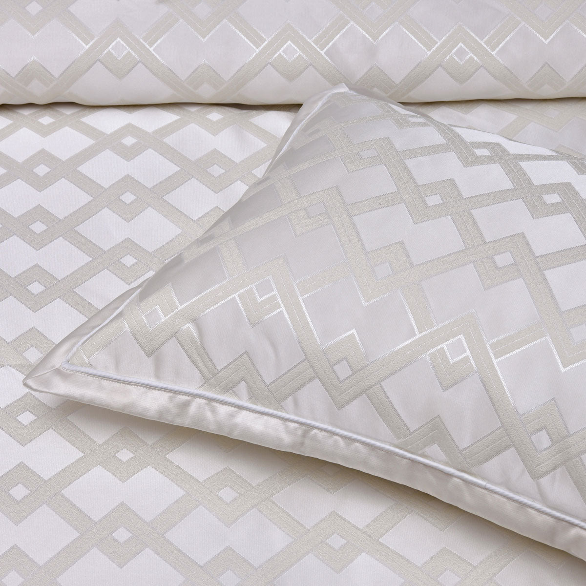 Bianca Firenze Pearl 6 Pcs Jacquard Geometric Comforter Set Queen/King